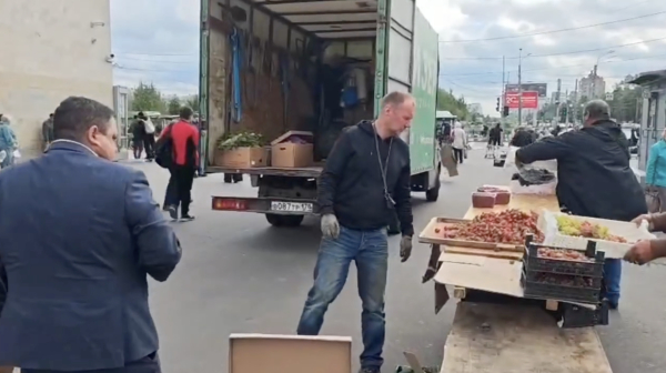 В Петербурге изъяли 300 кг овощей и фруктов с незаконных точек продаж