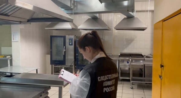 Петербургские студенты получили «путевки» в больницу после питания в столовой