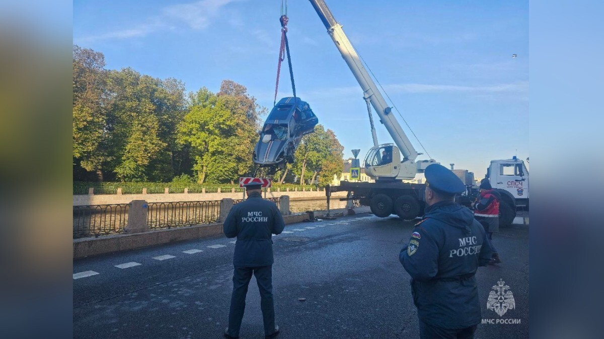 На Фонтанке произошло смертельное ДТП с падением Porsche в воду