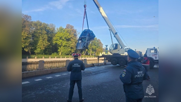 На Фонтанке произошло смертельное ДТП с падением Porsche в воду