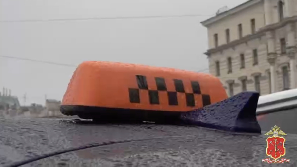 ГИБДД проверила в Петербурге и области 20 тысяч такси за 10 дней