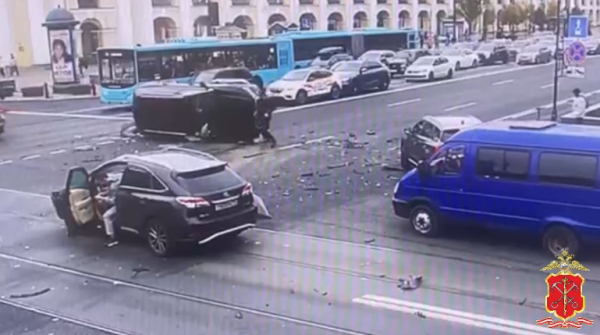 Массовая авария произошла на Невском проспекте