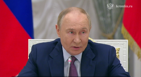 Владимир Путин дал напутствие не откладывать счастье родительства