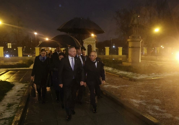 Секретарь ЦК Кубы возложил цветы к Ленину и встретился с губернатором в Петербурге