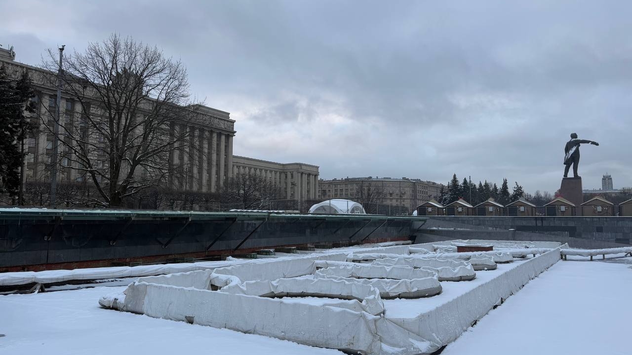 Петербургские фонтаны отправились в «зимнюю спячку»