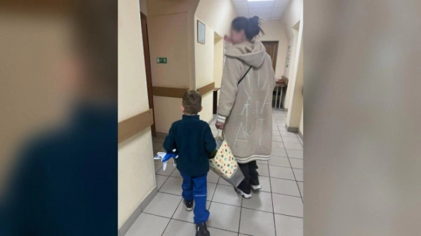 Петербурженка получила сына назад с помощью судебных приставов