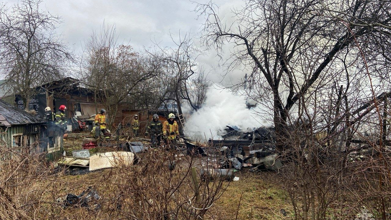 Погибли трое: в Петербурге возбудили уголовное дело после пожара в садоводстве