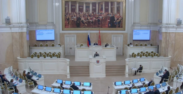 От кворума вручную до миллиардов в городскую среду: заседание ЗакСа в цифрах