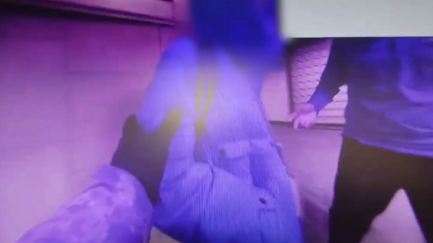 Петербургские росгвардейцы задержали подозреваемую в краже из магазина женщину