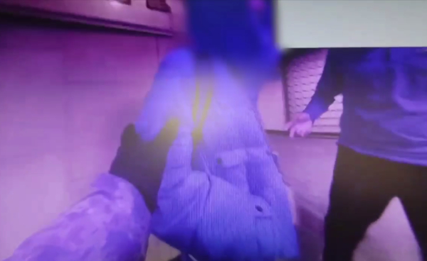 Петербургские росгвардейцы задержали подозреваемую в краже из магазина женщину