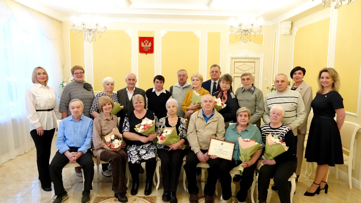 «Золотых супругов» в Бокситогорске поздравили с полувековым юбилеем семейной жизни