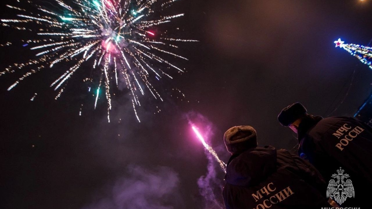 Петербуржцы смогут запустить новогодние огни в небо из 37 мест в городе