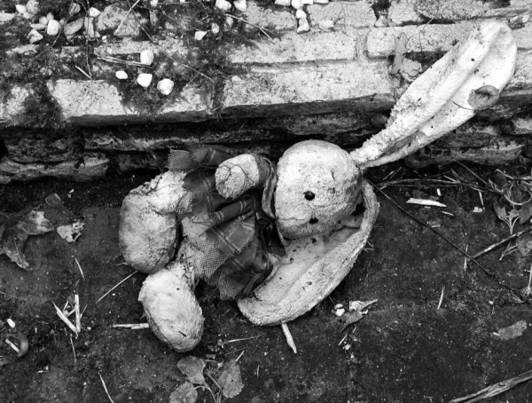 Петербургский суд оштрафовал бросившую двухлетнюю дочь в закрытой комнате мать