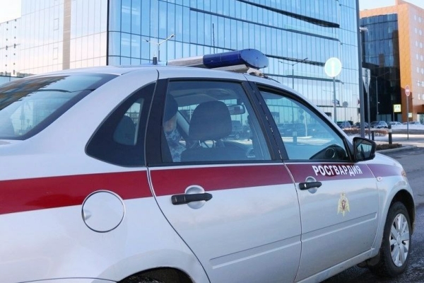 Петербургская Росгвардия задержала нанесшего побои жене постояльца отеля