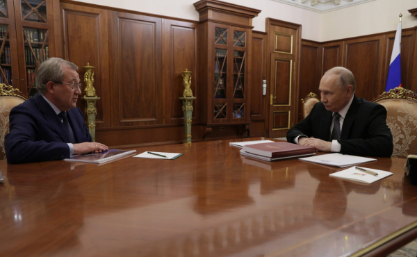 Академия наук представила Путину атомные часы для навигационных систем