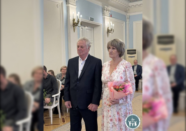 ЗАГС Кировского района поздравил семью Ивановых с золотой свадьбой