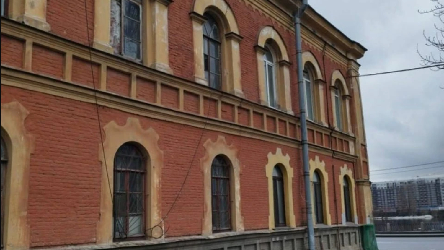 Домовую церковь и Келейный корпус Александро-Невской лавры отреставрируют