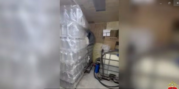 Полицейские накрыли в Гатчине производство поддельного алкоголя