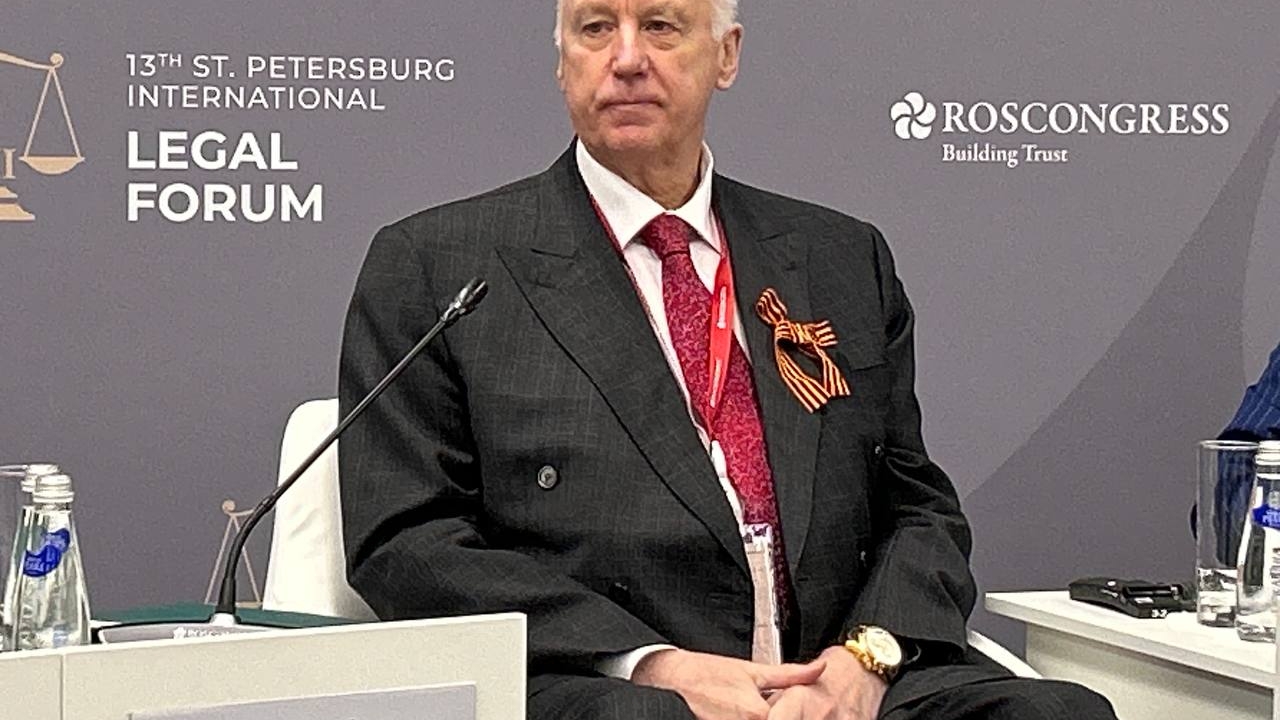 Жители Калининского района не оценили установку детской площадки на крыше