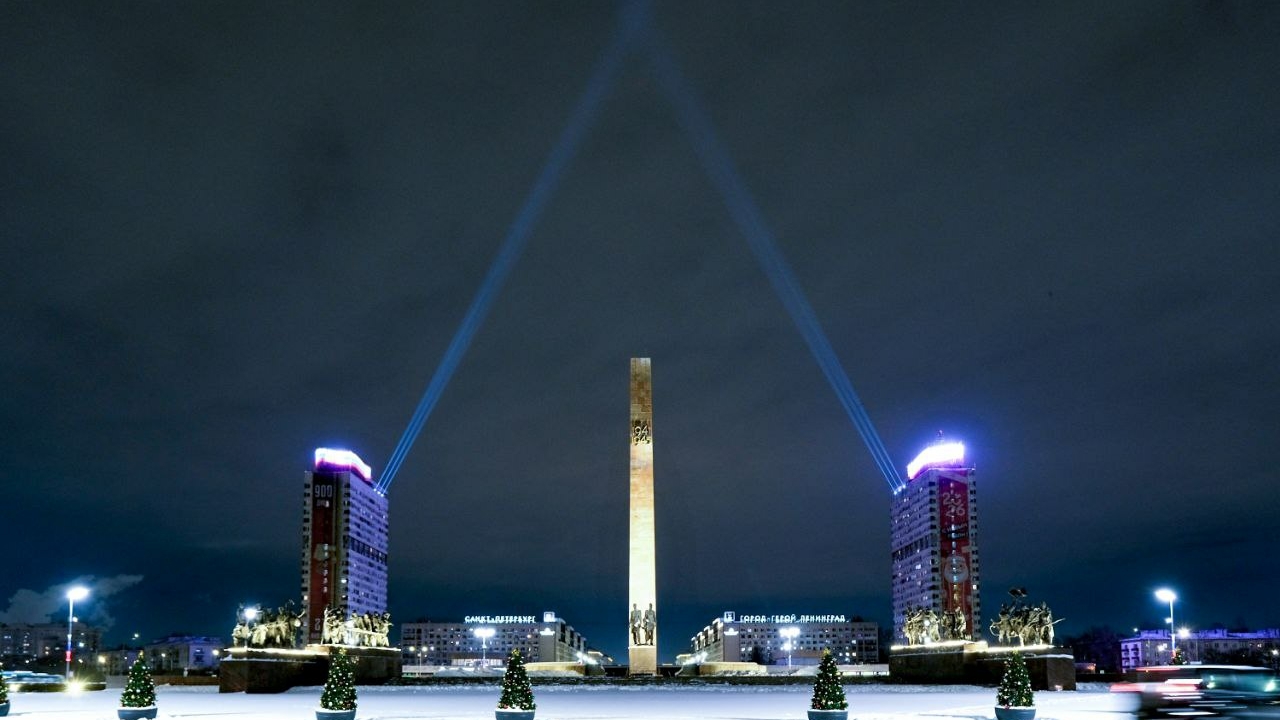 Подсветка в честь дня прорыва блокады озарит небо и мосты Петербурга