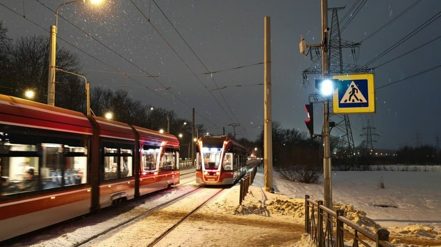 Дорожное движение в Красносельском районе обеспечили с помощью «умного» светофора