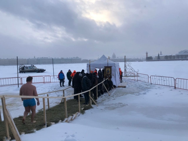 Петербуржцам рассказали, как добраться до купелей в Крещение