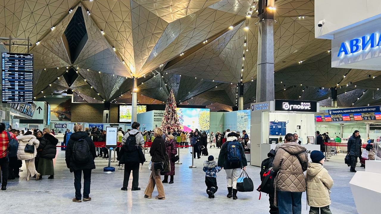 Авиарейсы между Москвой и Петербургом отменили из-за снегопада