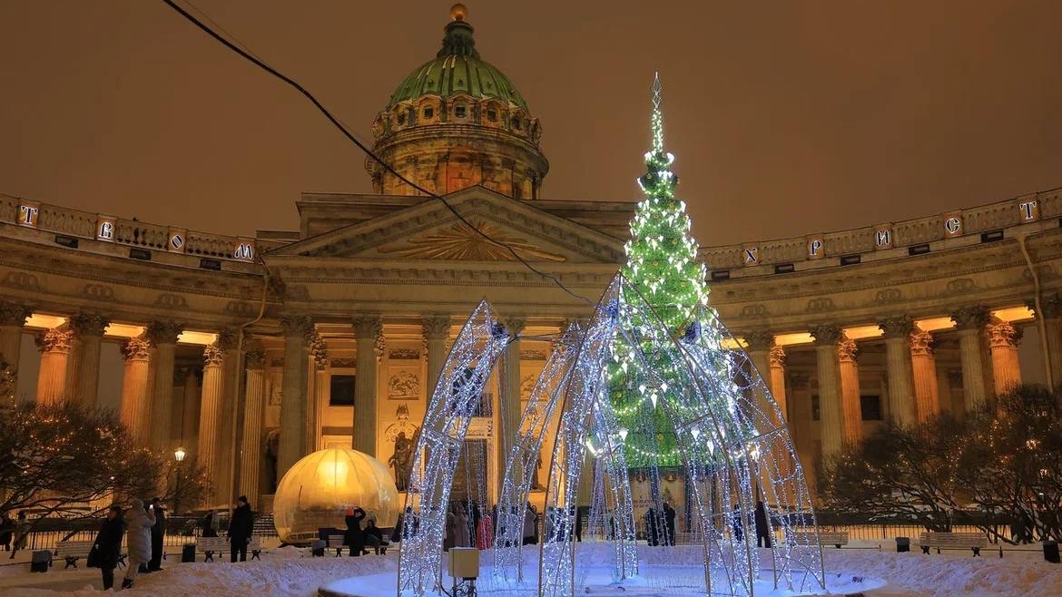 Два зимних фонтана заработали в Петербурге