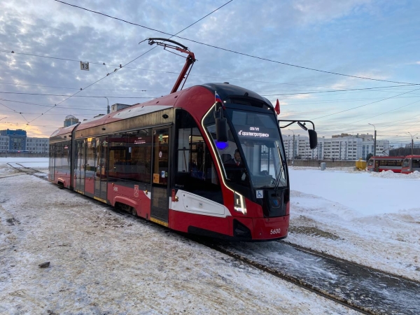 Водители общественного транспорта Петербурга почтили память Дня прорыва блокады