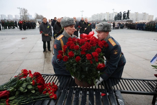 На площади Победы почтили память защитников Ленинграда в день годовщины прорыва блокады