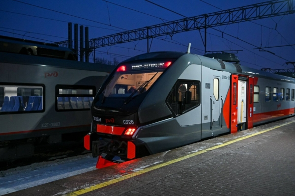 На пригородные линии Петербурга запустили новую электричку