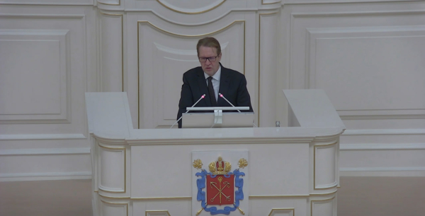 «Если у них нет хлеба — пусть едят пирожные»: в ЗакСе обсудили отмену льгот на покупку городских участков