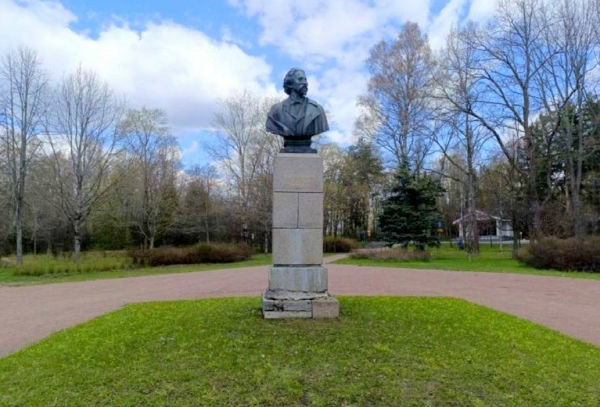 Бюст Репина в Петербурге стал объектом культурного наследия регионального значения