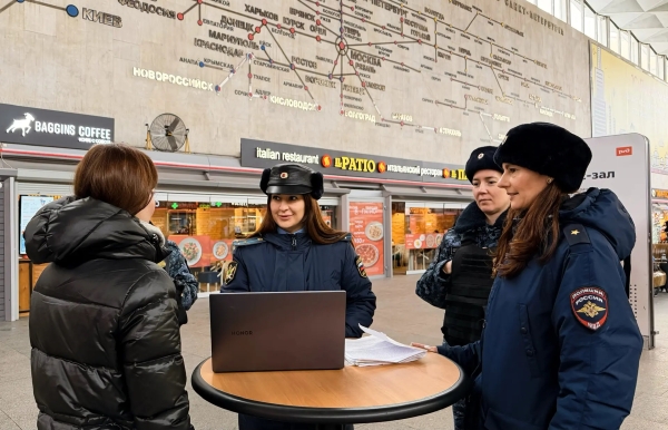 Петербуржцев проверили на неоплаченные налоги и штрафы прямо на Московском вокзале