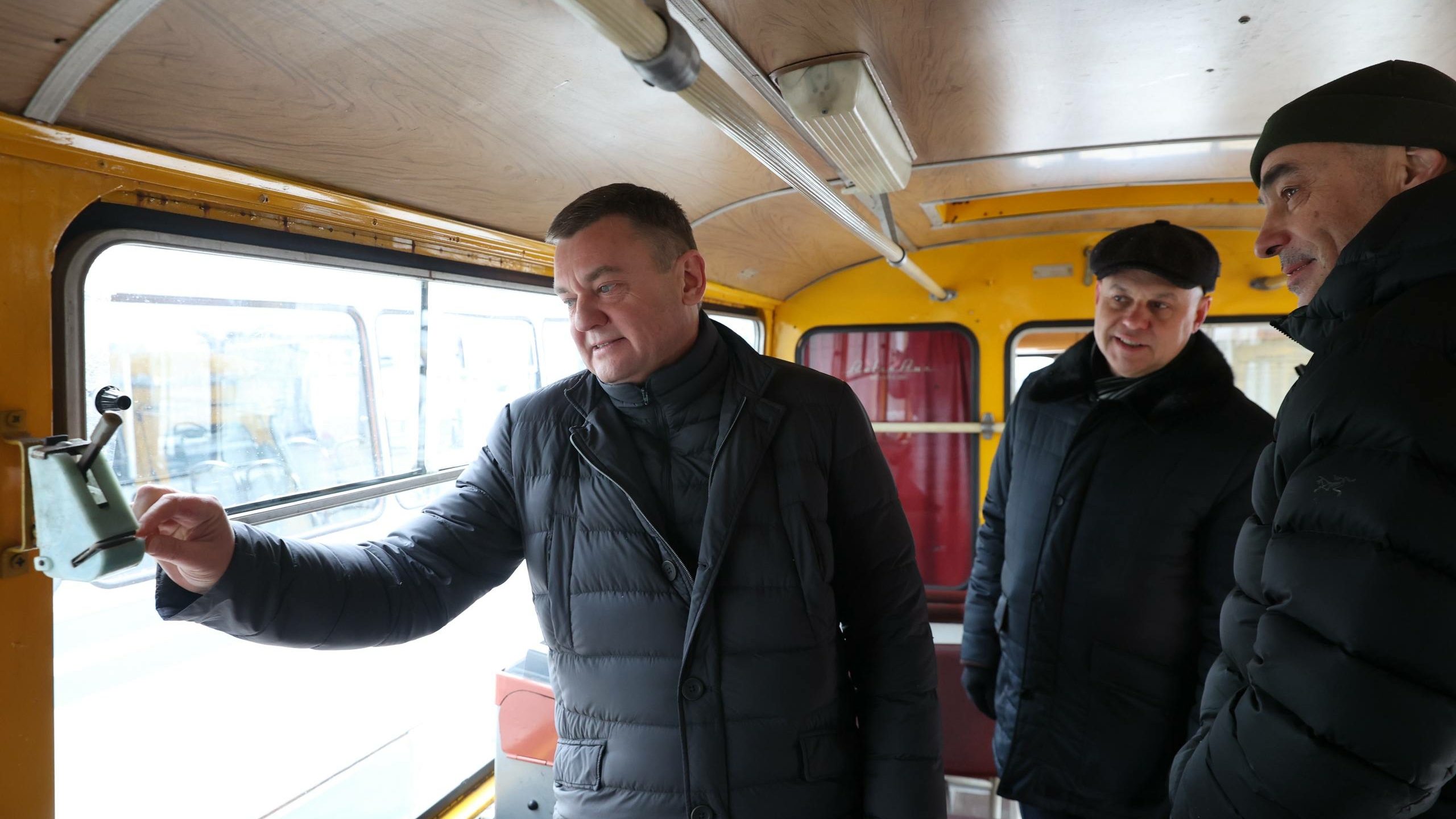 Поляков и Минкин приняли участие в юбилее автобусного парка в Колпино