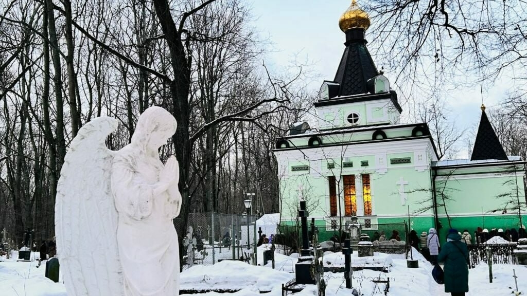 Петербуржцы с раннего утра приходили в часовню покровительницы города