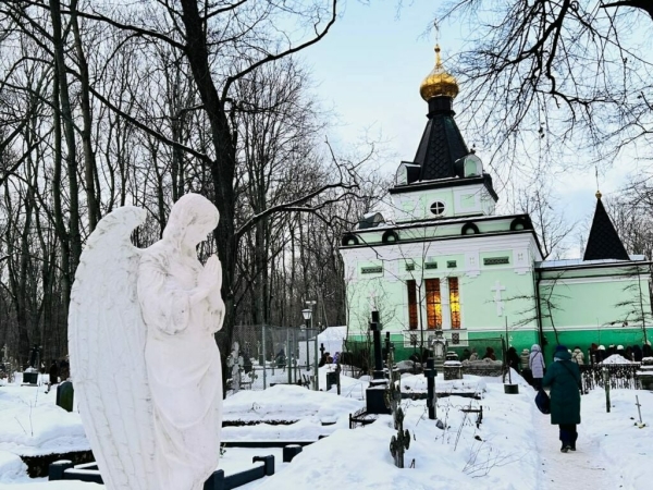 Петербуржцы с раннего утра приходили в часовню покровительницы города
