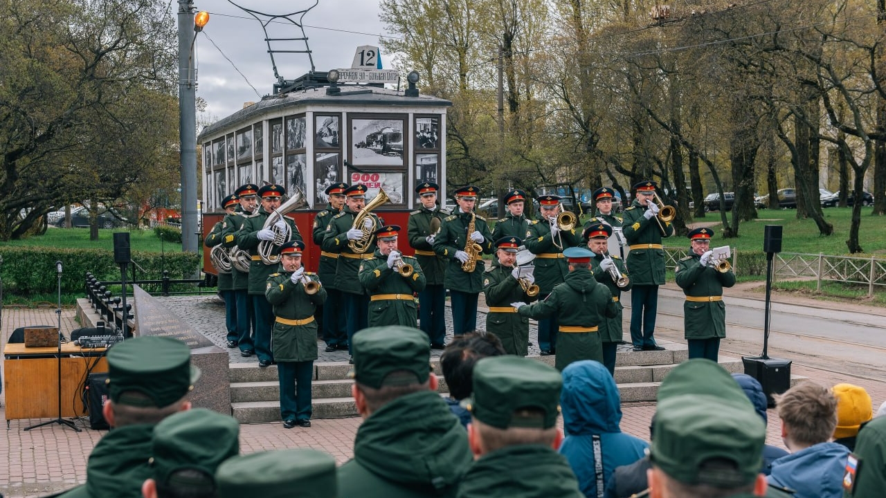В Петербурге продолжается суд по делу об осквернении памятника Блокадному трамваю
