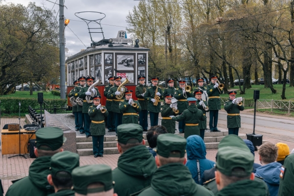 В Петербурге продолжается суд по делу об осквернении памятника Блокадному трамваю