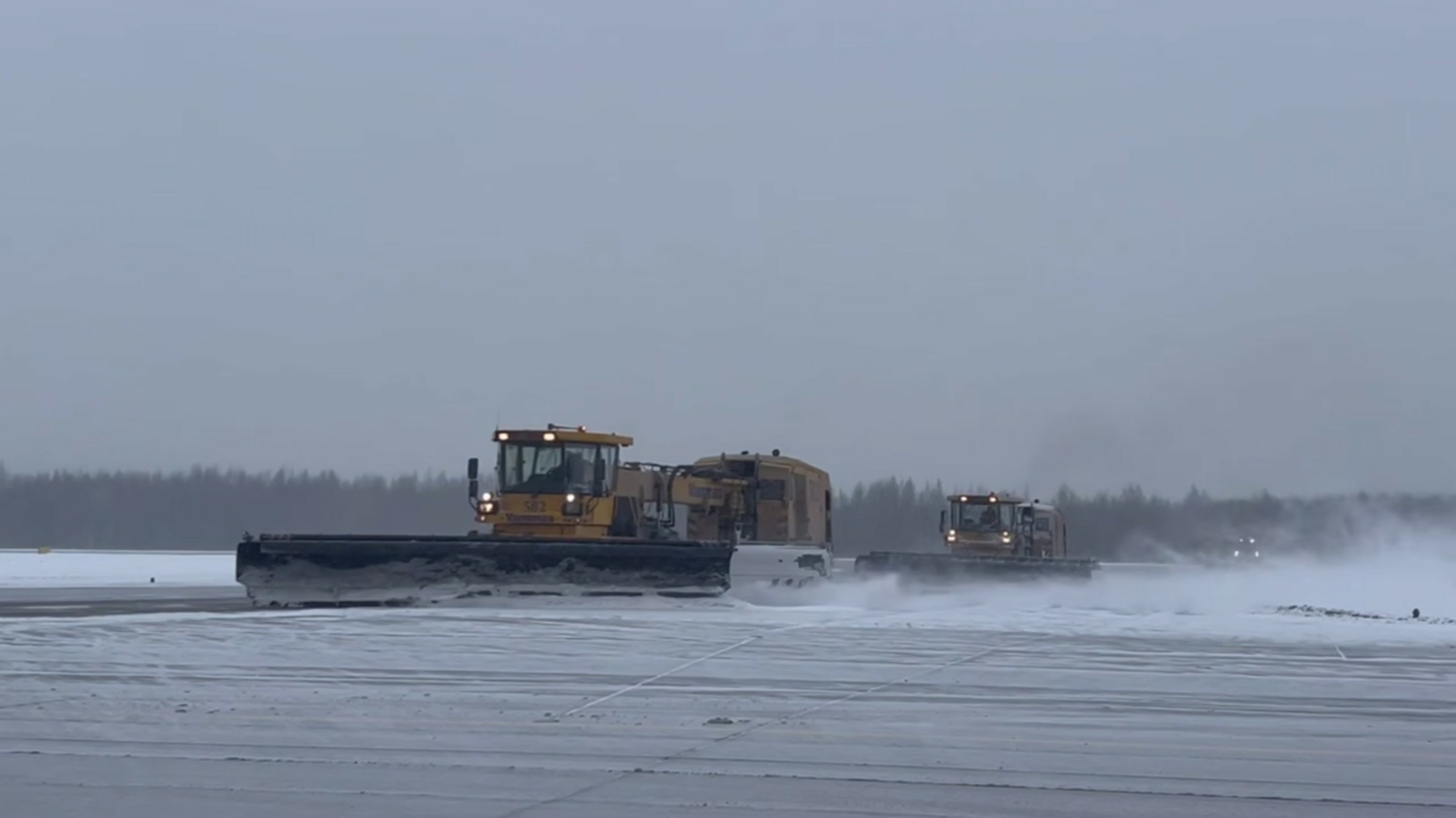 Снегопад не нарушил работу Пулково и общественного транспорта Петербурга