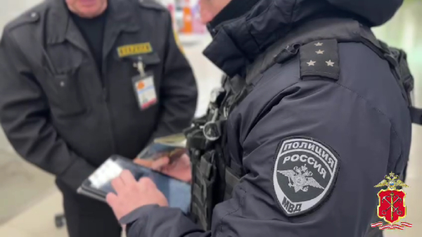 После рейда магазинов Выборгского района в отделе полиции оказались 36 мигрантов