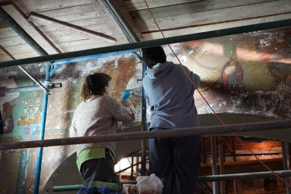 Под слоями штукатурки в Елизаветинской богадельне оказалась старинная живопись