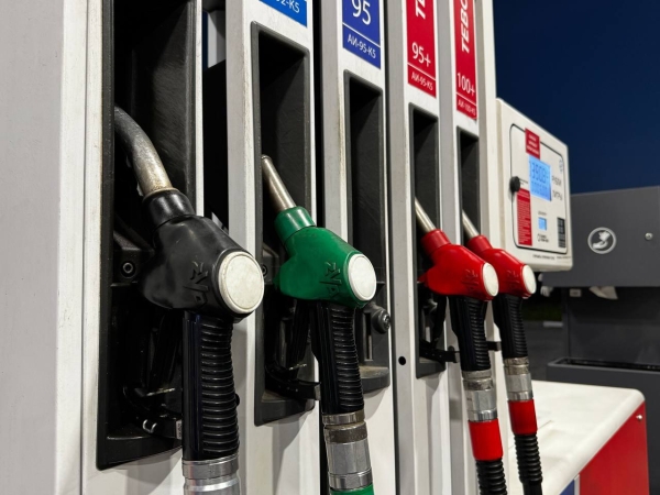 Петербургские школьники не смогут купить бензин до конца года