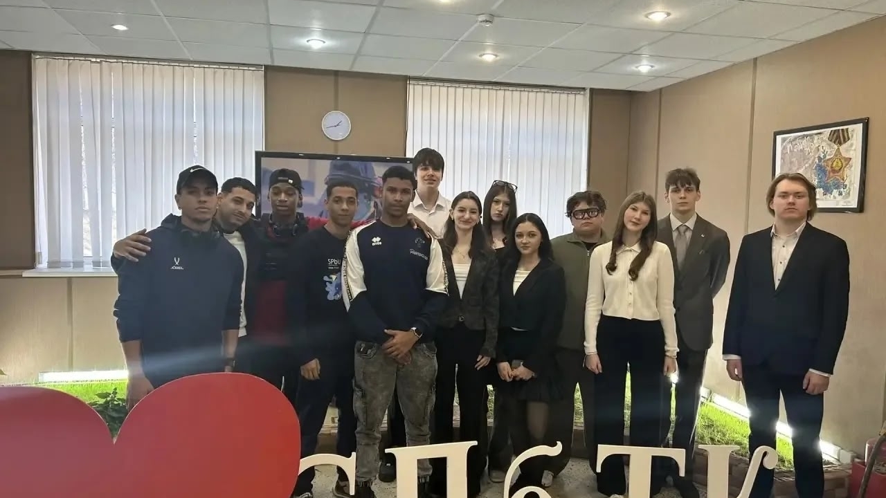 Кубинские студенты познакомились с будущими альма-матер Петербурга