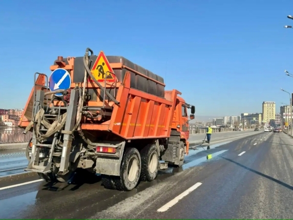 Для уборки Петербурга за неделю потратили рекордные 72 тысячи кубометров воды