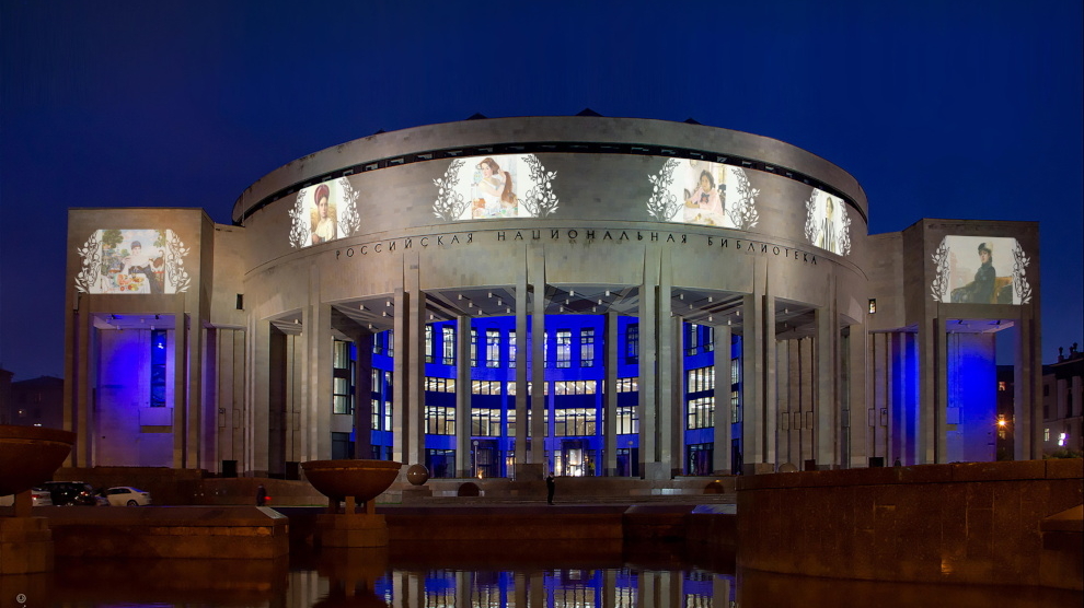 Ночью на 7 марта петербуржцы смогут увидеть цветы и женщин на фасадах зданий