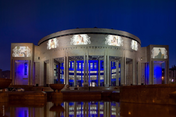 Ночью на 7 марта петербуржцы смогут увидеть цветы и женщин на фасадах зданий