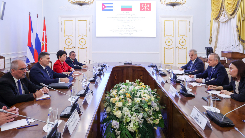 Гости из Кубы продолжат учебу в колледже и проведут летний отдых в Петербурге