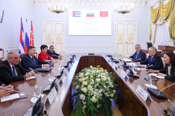 Гости из Кубы продолжат учебу в колледже и проведут летний отдых в Петербурге