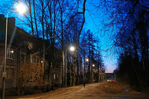 На Сосновском проспекте в Петербурге закончили обустраивать наружное освещение